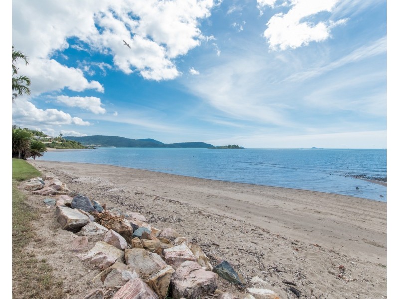 1/42 Coral Esplanade, Cannonvale QLD 4802