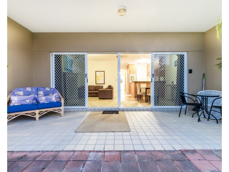 1/42 Coral Esplanade, Cannonvale QLD 4802