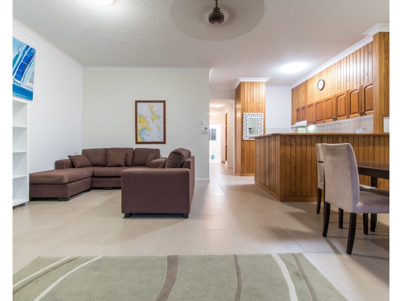 1/42 Coral Esplanade, Cannonvale QLD 4802