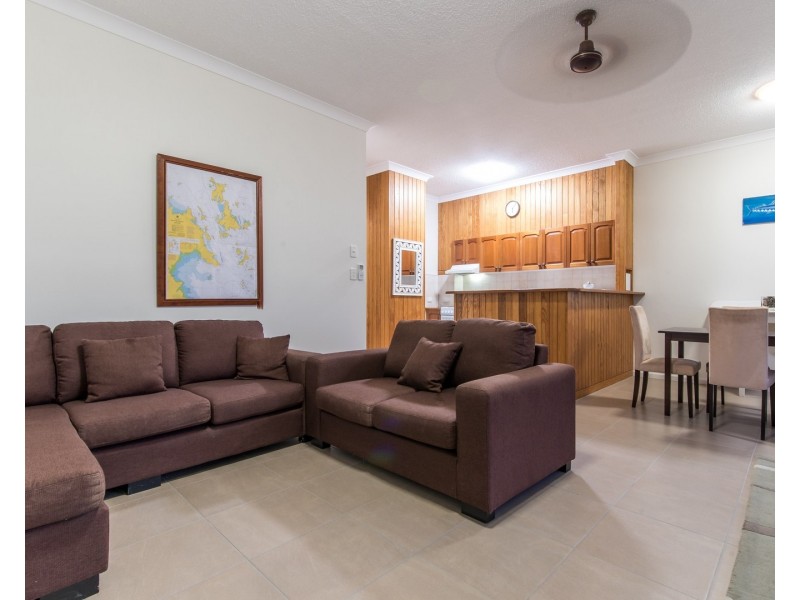 1/42 Coral Esplanade, Cannonvale QLD 4802