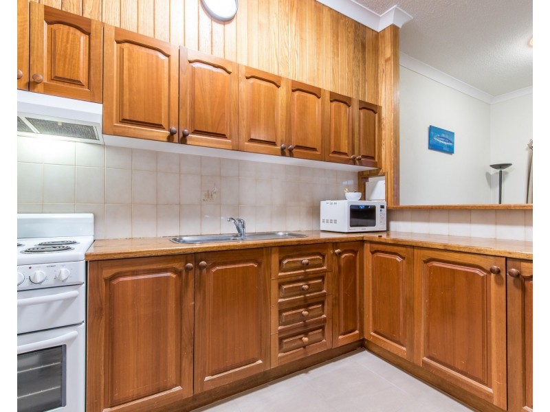 1/42 Coral Esplanade, Cannonvale QLD 4802