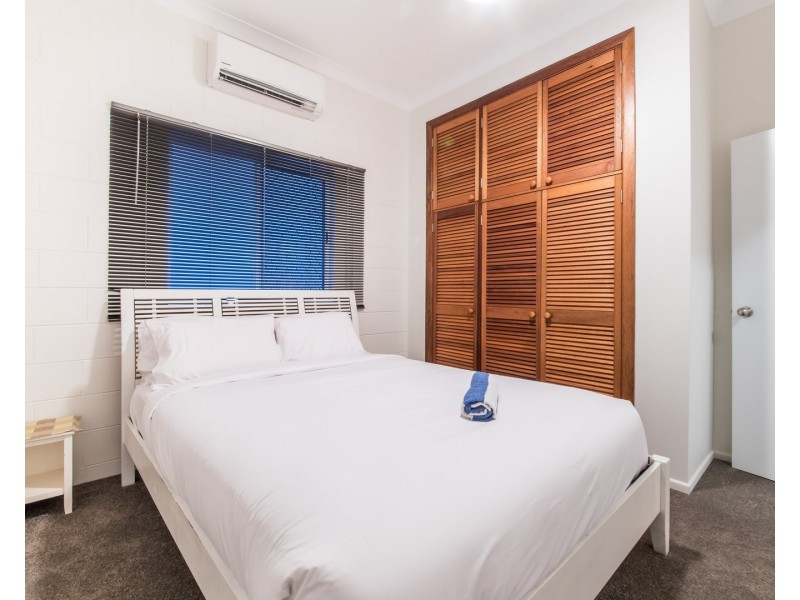 1/42 Coral Esplanade, Cannonvale QLD 4802