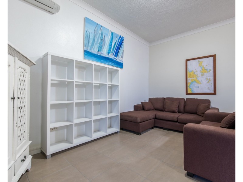 1/42 Coral Esplanade, Cannonvale QLD 4802