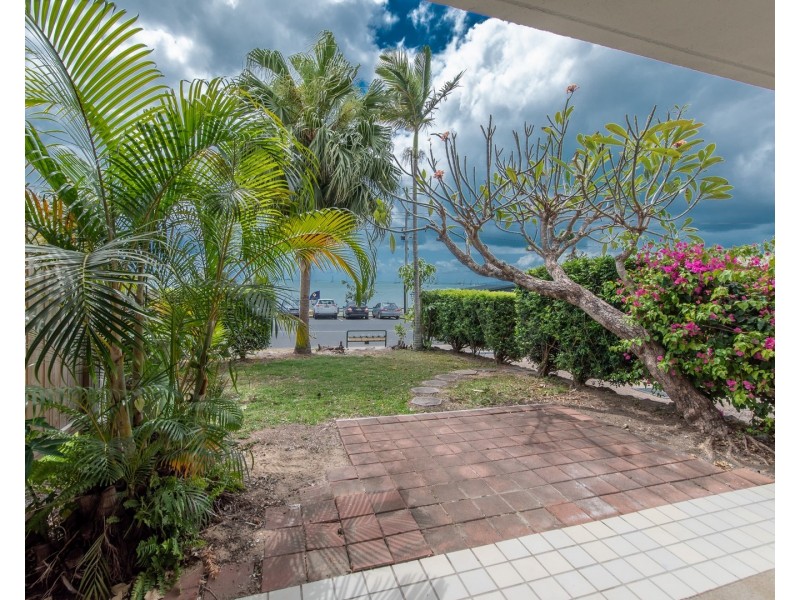 1/42 Coral Esplanade, Cannonvale QLD 4802