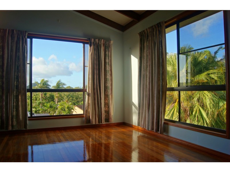 8 Country Road, Cannonvale QLD 4802