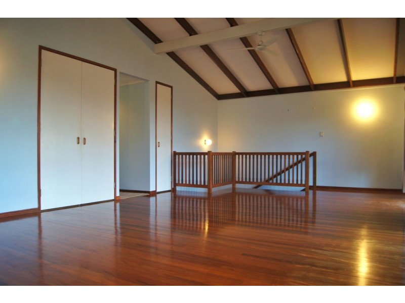 8 Country Road, Cannonvale QLD 4802