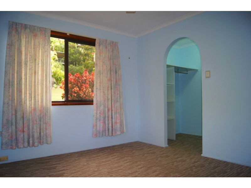 8 Country Road, Cannonvale QLD 4802