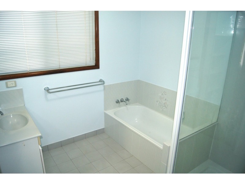 8 Country Road, Cannonvale QLD 4802