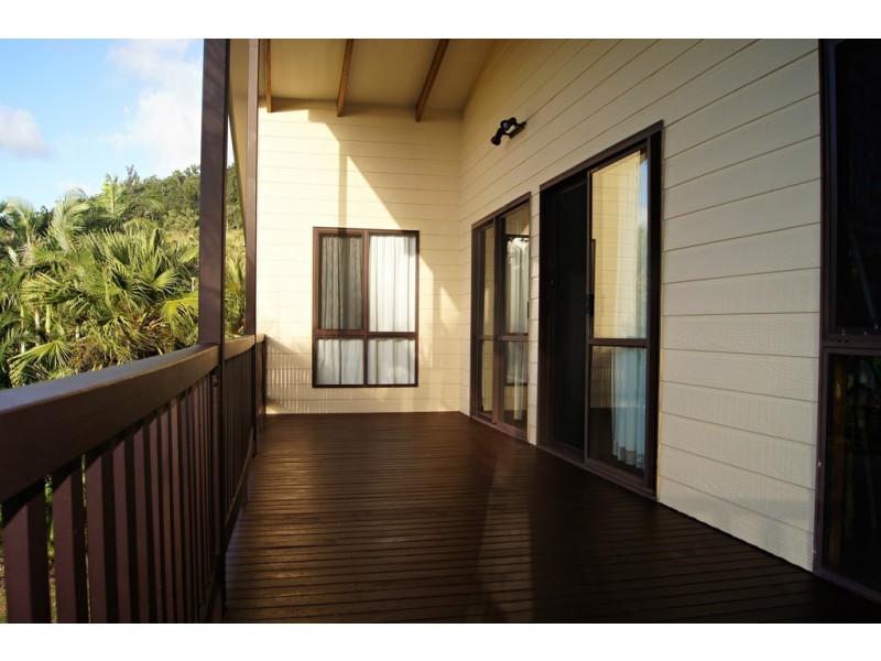 8 Country Road, Cannonvale QLD 4802