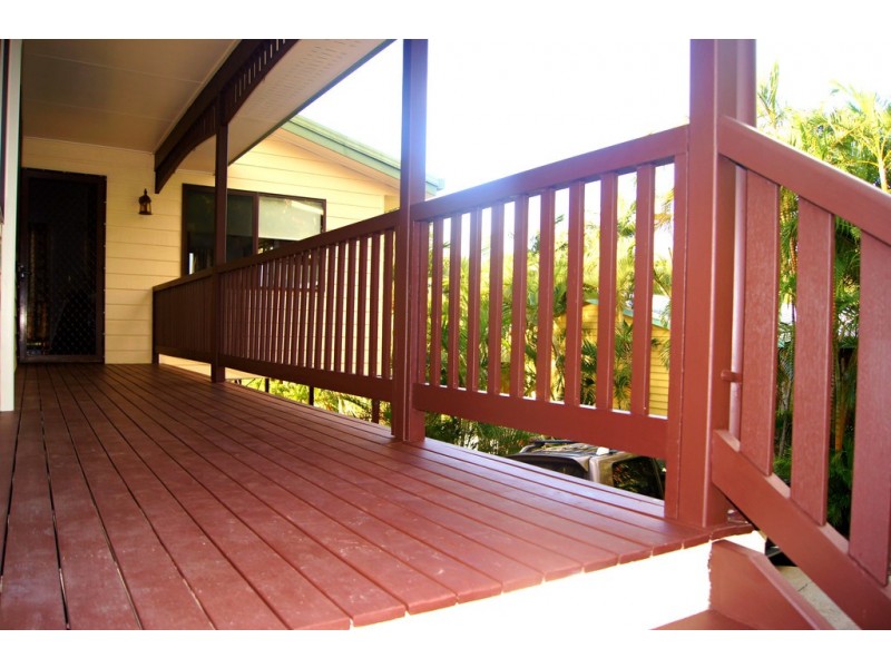 8 Country Road, Cannonvale QLD 4802