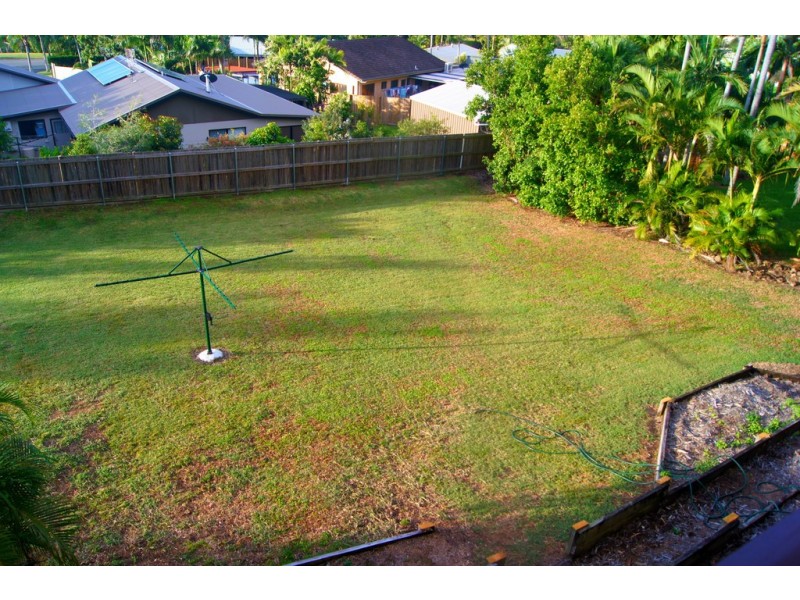 8 Country Road, Cannonvale QLD 4802