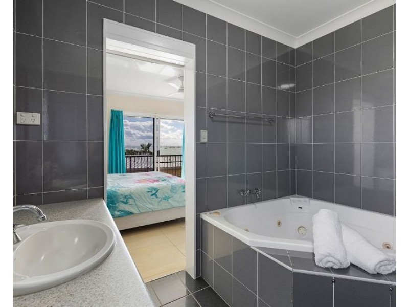 5A/42 Coral Esplanade, Cannonvale QLD 4802