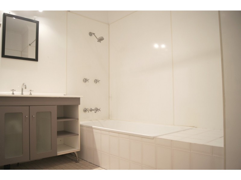 2/5 Duell Road, Cannonvale QLD 4802