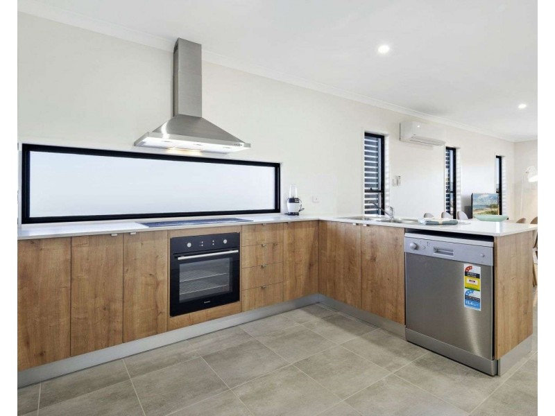 42 Altmann Avenue, Cannonvale QLD 4802