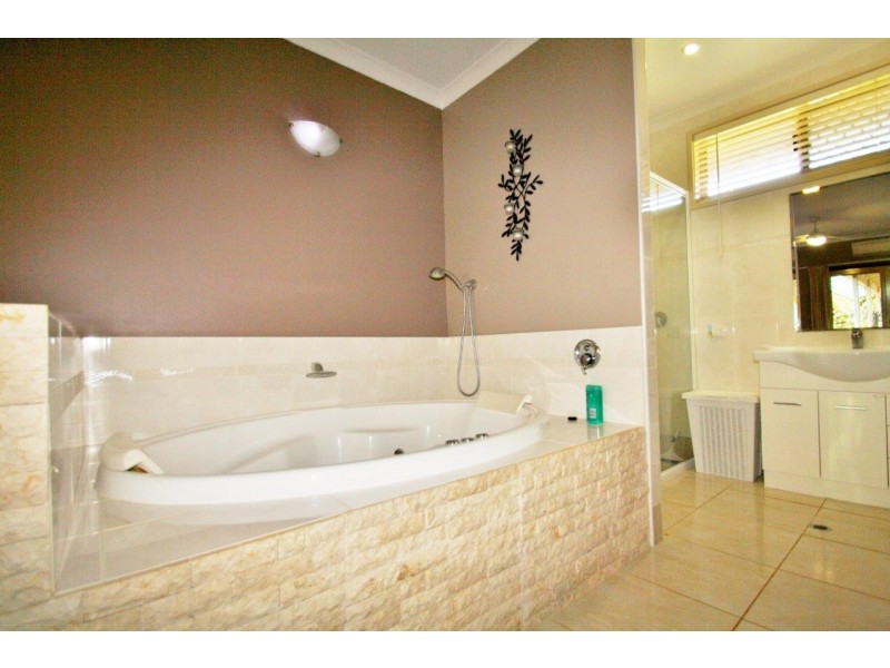 12B Macnee, Broome WA 6725