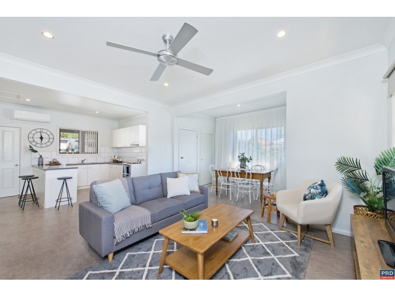 8 Lake Street, Laurieton NSW 2443