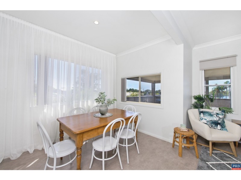 8 Lake Street, Laurieton NSW 2443