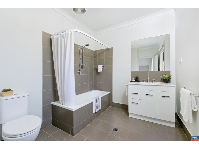 8 Lake Street, Laurieton NSW 2443