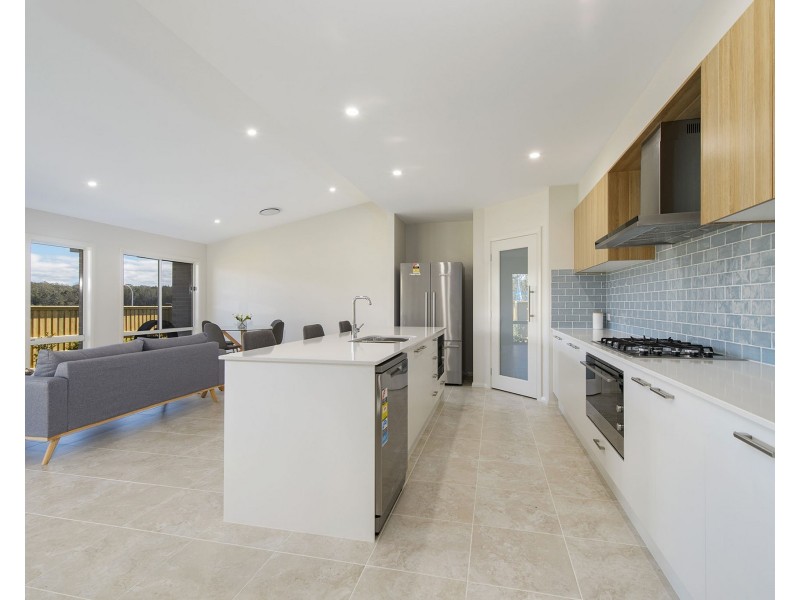 79 South Atlantic Drive, Lake Cathie NSW 2445