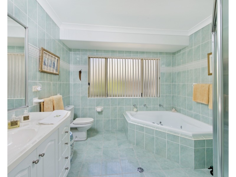 25 Lake View Crescent, West Haven NSW 2443