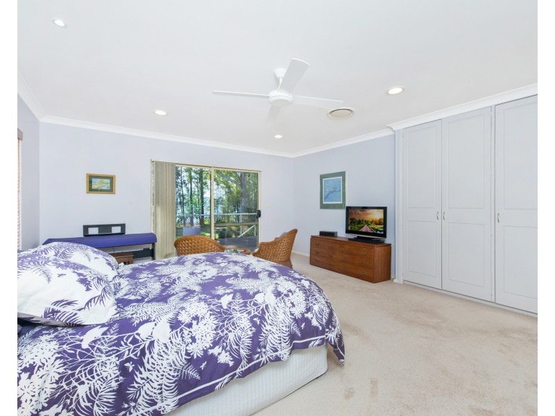 25 Lake View Crescent, West Haven NSW 2443