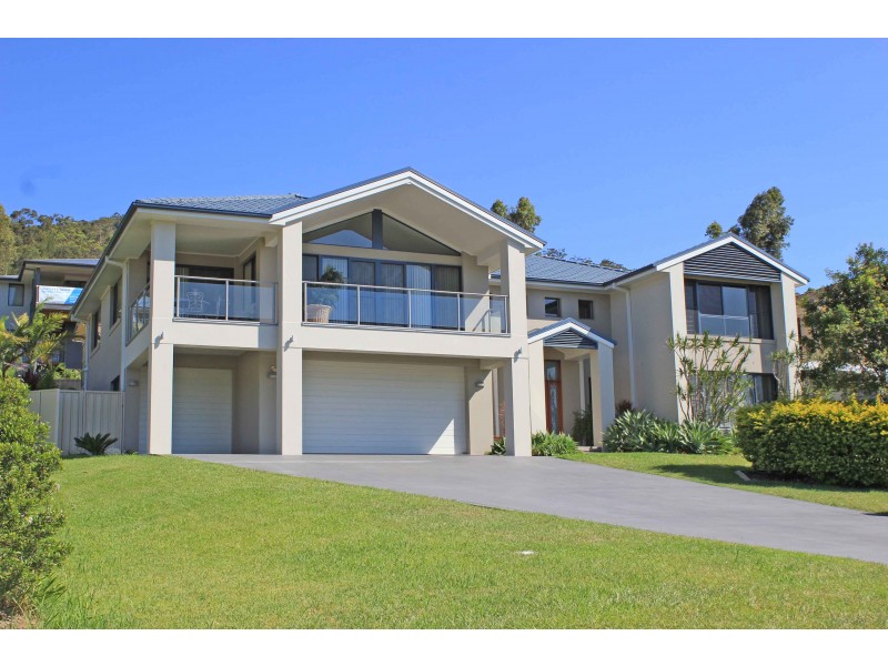 11 Fairwinds Avenue, Laurieton NSW 2443