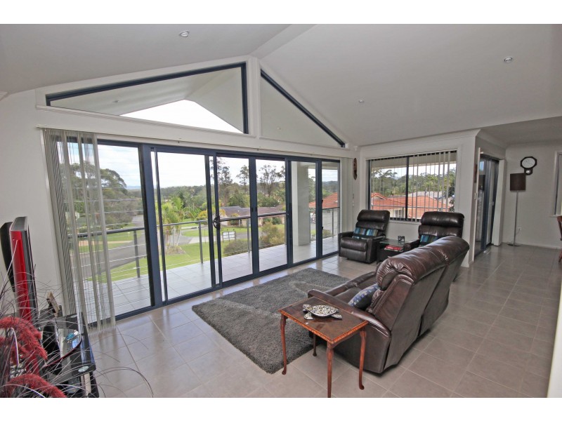 11 Fairwinds Avenue, Laurieton NSW 2443