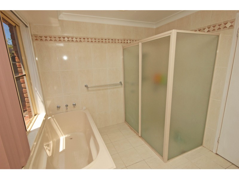 4 Lady Penrhyn Court, Dunbogan NSW 2443