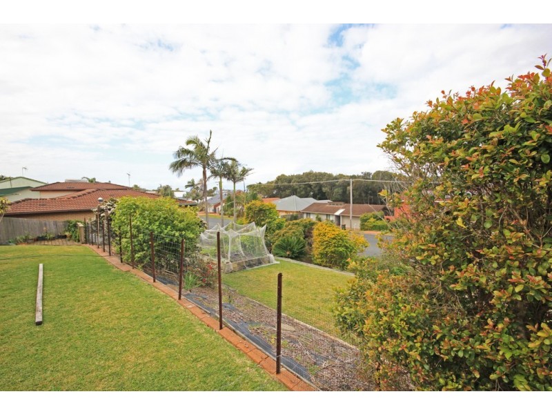 1 Middle Rock Road, Lake Cathie NSW 2445