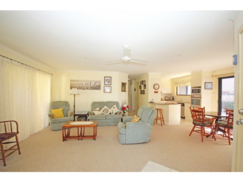 2/13 Tunis Street, Laurieton NSW 2443