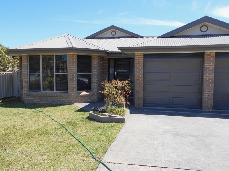 8 Hogbin Crs, St Georges Basin NSW 2540