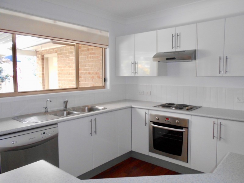 8 Hogbin Crs, St Georges Basin NSW 2540