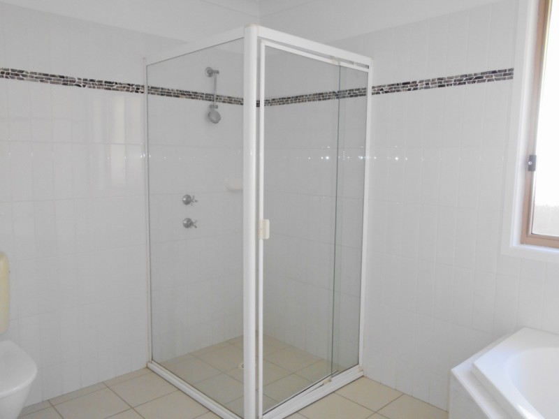 8 Hogbin Crs, St Georges Basin NSW 2540