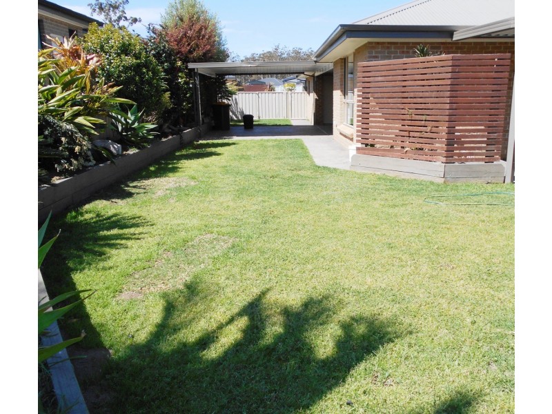 8 Hogbin Crs, St Georges Basin NSW 2540
