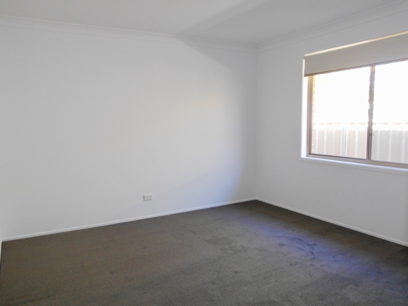 8 Hogbin Crs, St Georges Basin NSW 2540