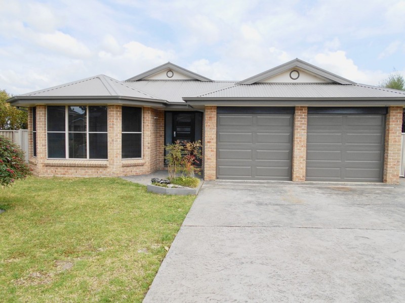 8 Hogbin Crs, Sanctuary Point NSW 2540