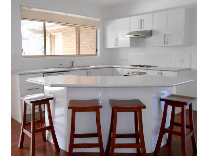 8 Hogbin Crs, Sanctuary Point NSW 2540