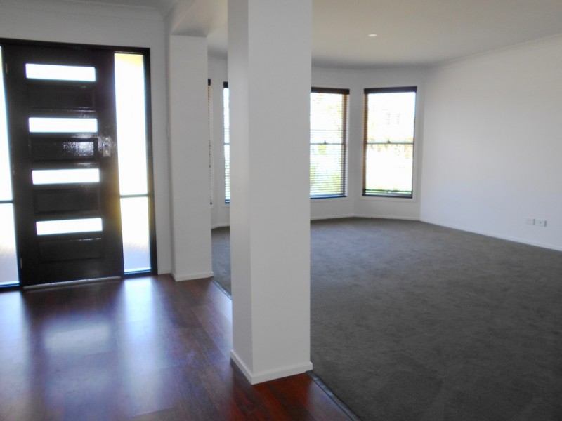 8 Hogbin Crs, Sanctuary Point NSW 2540