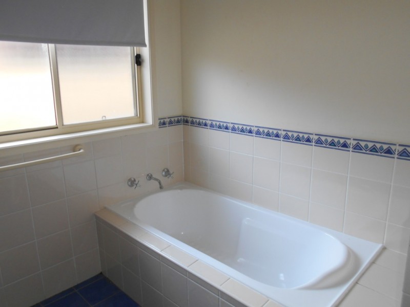 17 Claylands Drive, St Georges Basin NSW 2540