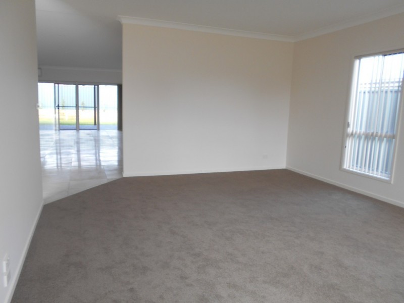 13 Nadine St, Sanctuary Point NSW 2540