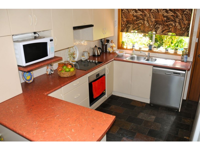 11 Loralyn Avenue, St Georges Basin NSW 2540