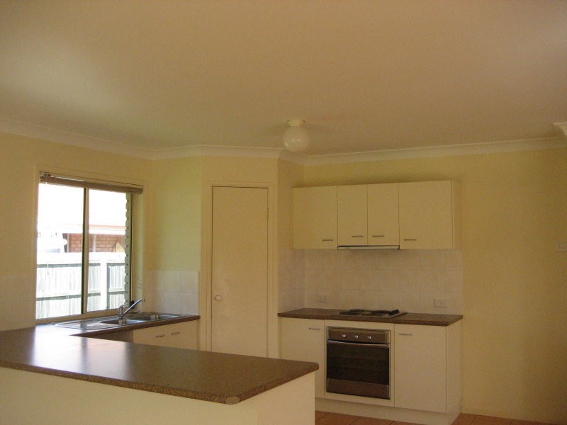 4 David Close, Scarborough QLD 4020