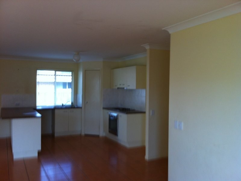 4 David Close, Scarborough QLD 4020