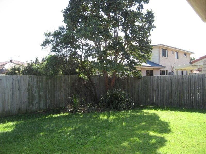 4 David Close, Scarborough QLD 4020
