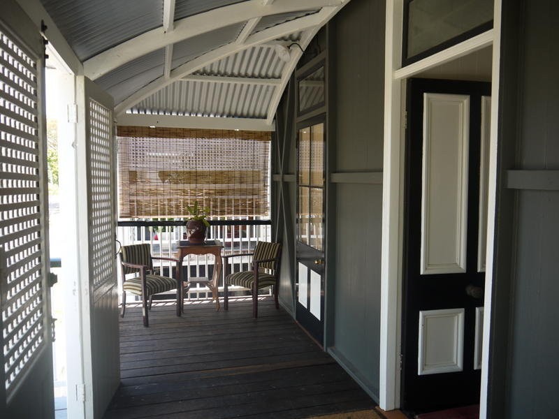54 Sunday Street, Shorncliffe QLD 4017