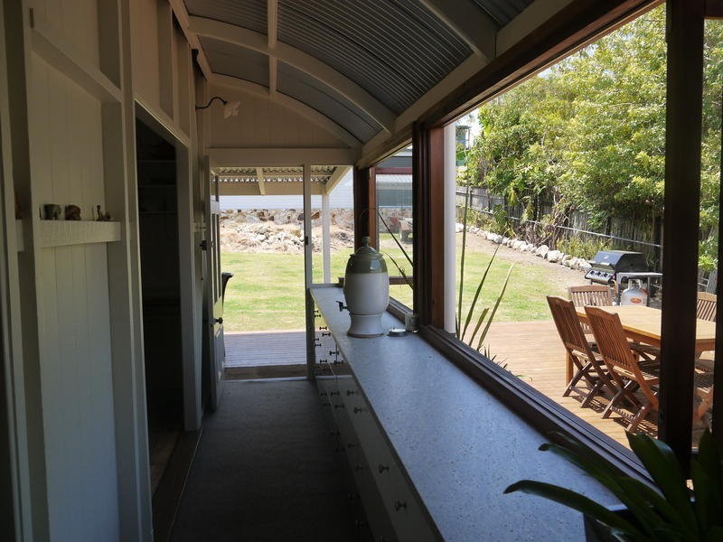 54 Sunday Street, Shorncliffe QLD 4017