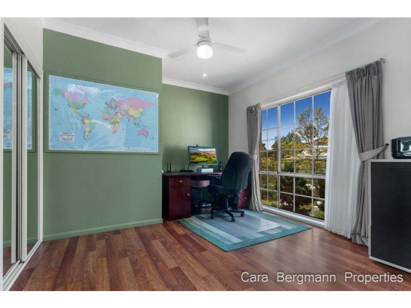 8 Dellwood Court, Ferny Hills QLD 4055