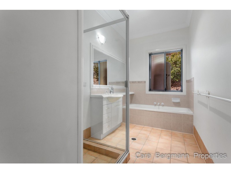 8 Dellwood Court, Ferny Hills QLD 4055