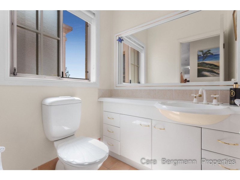 8 Dellwood Court, Ferny Hills QLD 4055