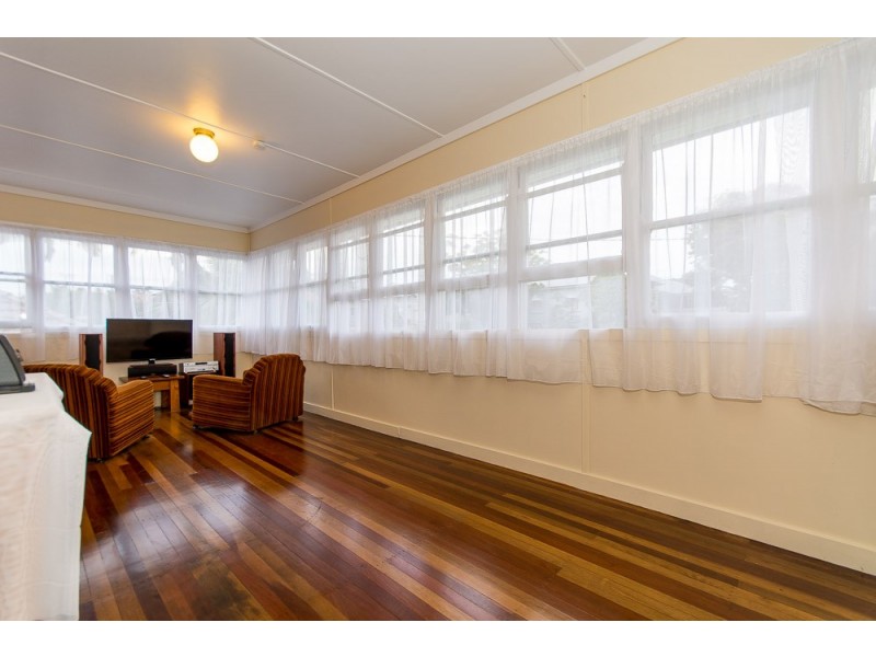 63 Nash Street, Sandgate QLD 4017